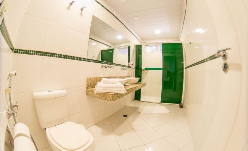 img-suite-super-luxo-banheiro-verde-belle-motel