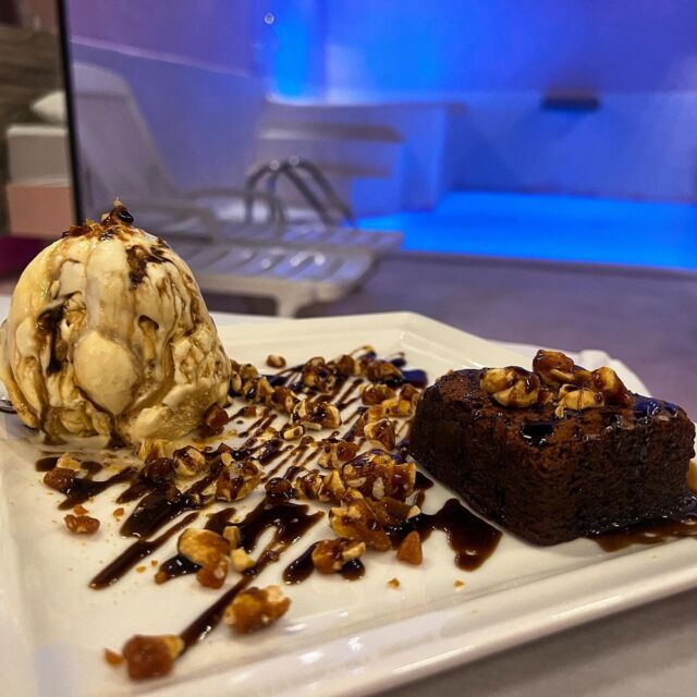 Tropa dos que amam brownie com sorvete ta aqui ⚡️